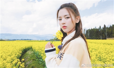 村花最新风采，自信绽放与学习力量闪耀